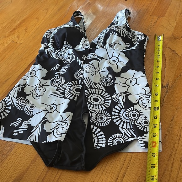 One Piece Swimming Suits - Picture 8 of 8